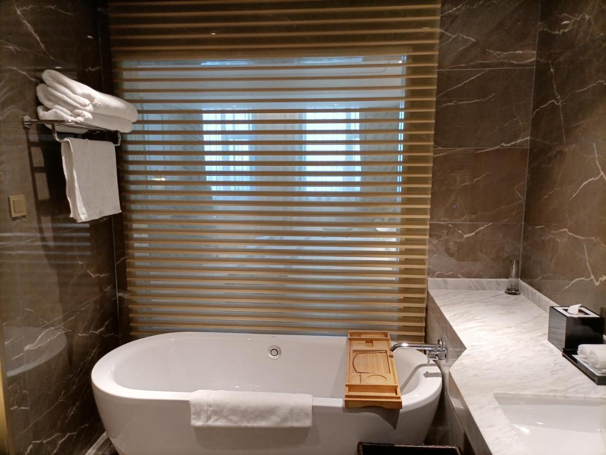 Baoying Jinling Hotel Екстер'єр фото
