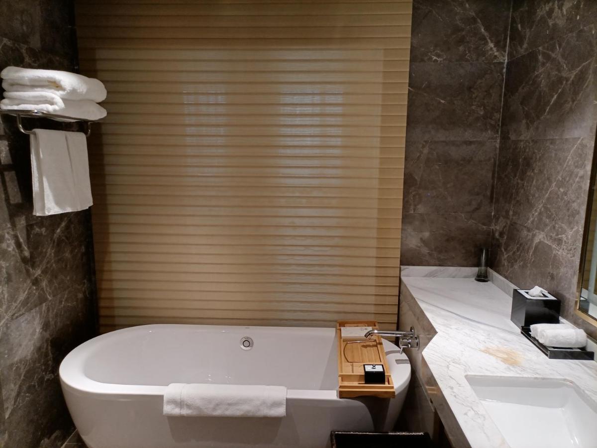Baoying Jinling Hotel Екстер'єр фото